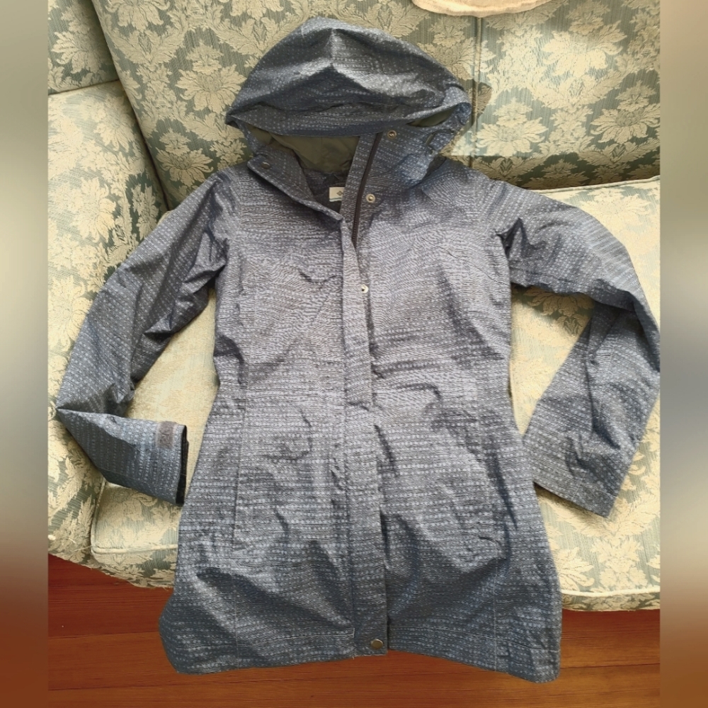 Columbia Omni-tech waterproof breathable raincoat